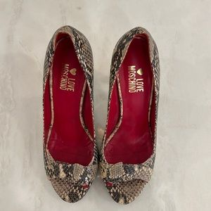 Love Moschino vintage stunning reptile open toe 4 1/2” heels.Incredible detail.